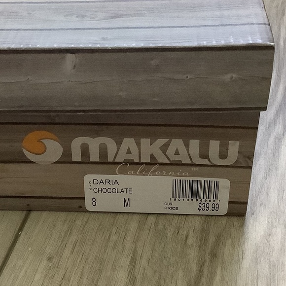 New in box brown clogs - Picture 3 of 3